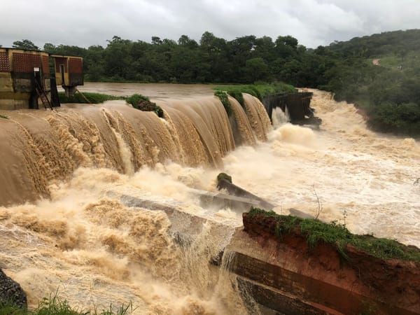 MG tem 154 cidades em emergência e barragens em risco. Desastres são agravados por problemas históricos