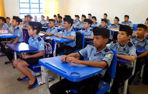 As escolas cívico-militares e a doutrinação da juventude