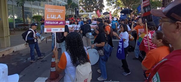 Servidores da Educação mostram como se lida com governo intransigente e greve continua forte!