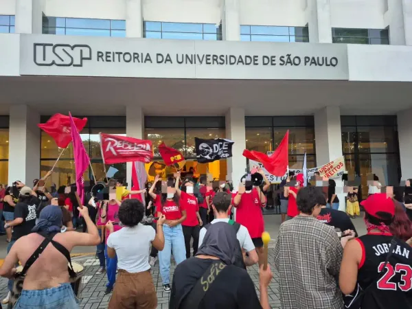 USP: Estudantes em greve ocupam reitoria após suspensão das negociações