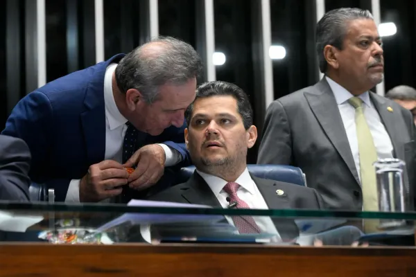 Bancada do agro no Senado passa a boiada no dinheiro público de áreas sociais