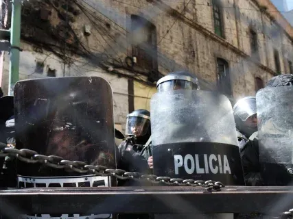 Bolívia: Governo Paz promulga lei de estado de exceção e intensifica repressão contra dirigentes sociais