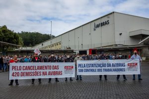 Jacareí (SP): Contra demissões, metalúrgicos da Avibras entram em greve