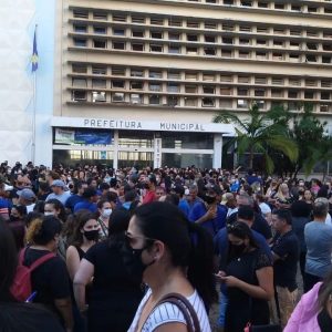 Prefeito de Araraquara, Edinho Silva (PT), oferece um reajuste miserável de 5% e ataca o direito de greve dos servidores municipais