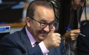 Em Santa Catarina, governador bolsonarista do PL recebe reajuste salarial superior a 65%