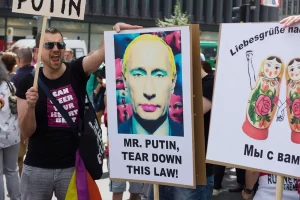 Rússia: Para a ditadura reacionária e capitalista de Putin, LGBTI+, agora, são “terroristas”