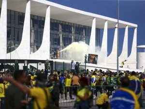 Enfrentar com mobilização e autodefesa o terrorismo golpista