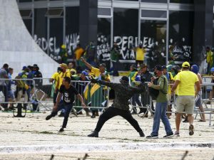 Por que não devemos ir às manifestações do 8J neste ano se queremos derrotar os golpistas?
