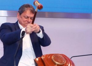 Tributo aos trabalhadores que tombaram frente às privatizações dos serviços públicos