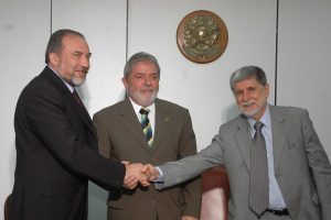 O governo Lula diante do apartheid