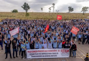 Em assembleia na fábrica, metalúrgicos da General Motors confirmam greve por tempo indeterminado