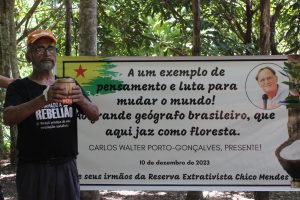 Seringueiros realizam homenagem a Carlos Walter, o geógrafo das reservas extrativistas