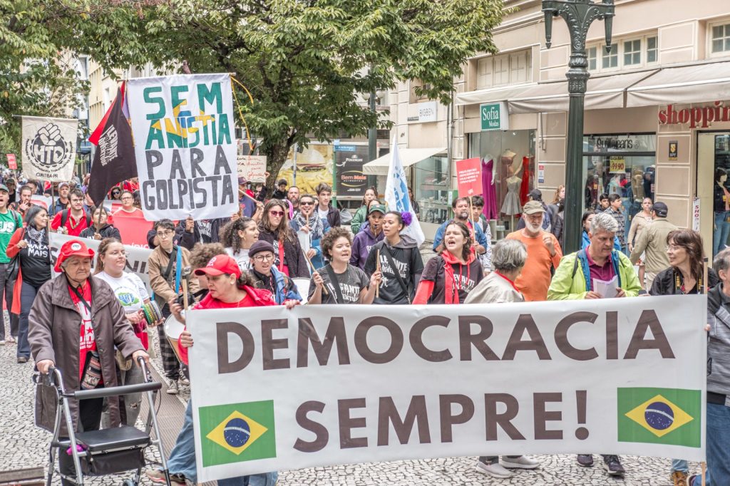 Ao defender o governo Lula, manifestações deste dia 23 transforma luta por "sem anistia" num faz de conta