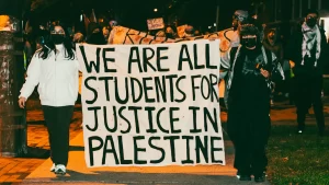 Em defesa da Palestina, estudantes dos EUA ocupam universidades e se enfrentam com a repressão