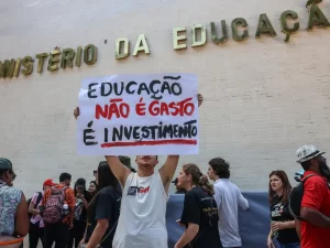 No governo Lula, a Educação está nas mãos dos grandes grupos empresariais