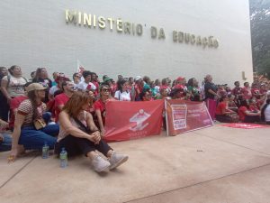 Servidores federais estão em luta contra o ajuste fiscal do governo Lula