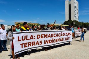 Indígenas denunciam a inoperância do governo Lula na proteção e demarcação de seus territórios