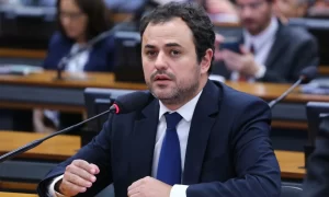 Nota de solidariedade a Glauber Braga