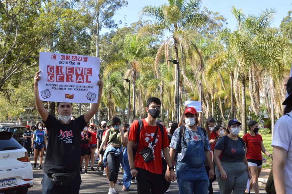 Ufscar contra a política federal que ataca a educação: Estudantes, técnicos-administrativos e docentes estão em greve