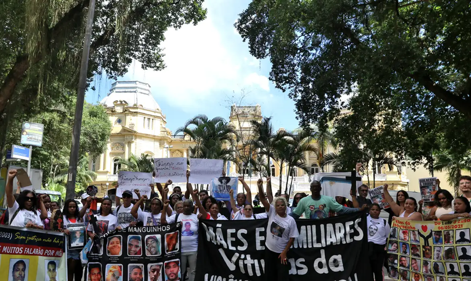 Cláudio Castro e Eduardo Paes se unem para atacar os pretos e pobres das favelas