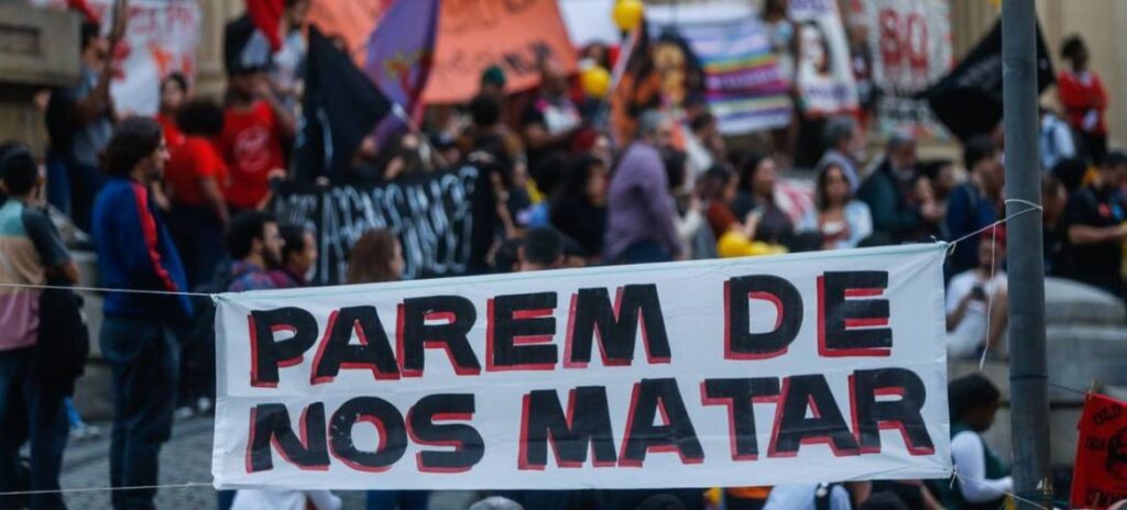 Atlas da Violência 2025 comprova que Brasil é pior para mulheres, negros e LGBT+