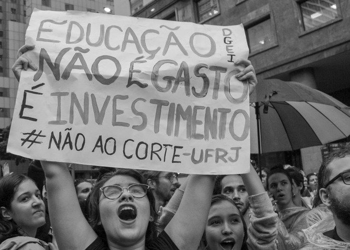 Com decreto, governo Lula ameaça entregar as Universidades e os Institutos Federais à precarização e à privatização