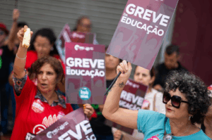 DF: Em forte greve, professores enfrentam truculência do governador e da Justiça
