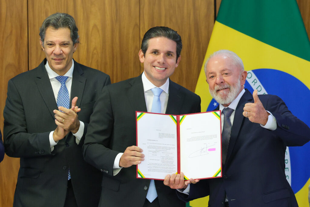 Campanha fala de “ricos contra pobres”, mas governo prepara acordão com Congresso, STF e centrão
