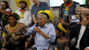 “Os madeireiros e os garimpeiros estão destruindo tudo que há de floresta”, afirma cacique Raoni