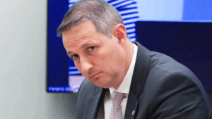 PL Antifacção: Texto de Derrite é aprovado com potencial ataque a movimentos sociais