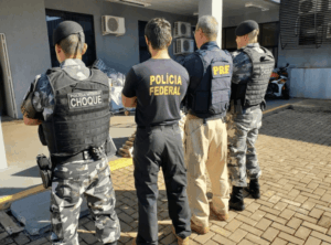 Entre o feudo e o quartel