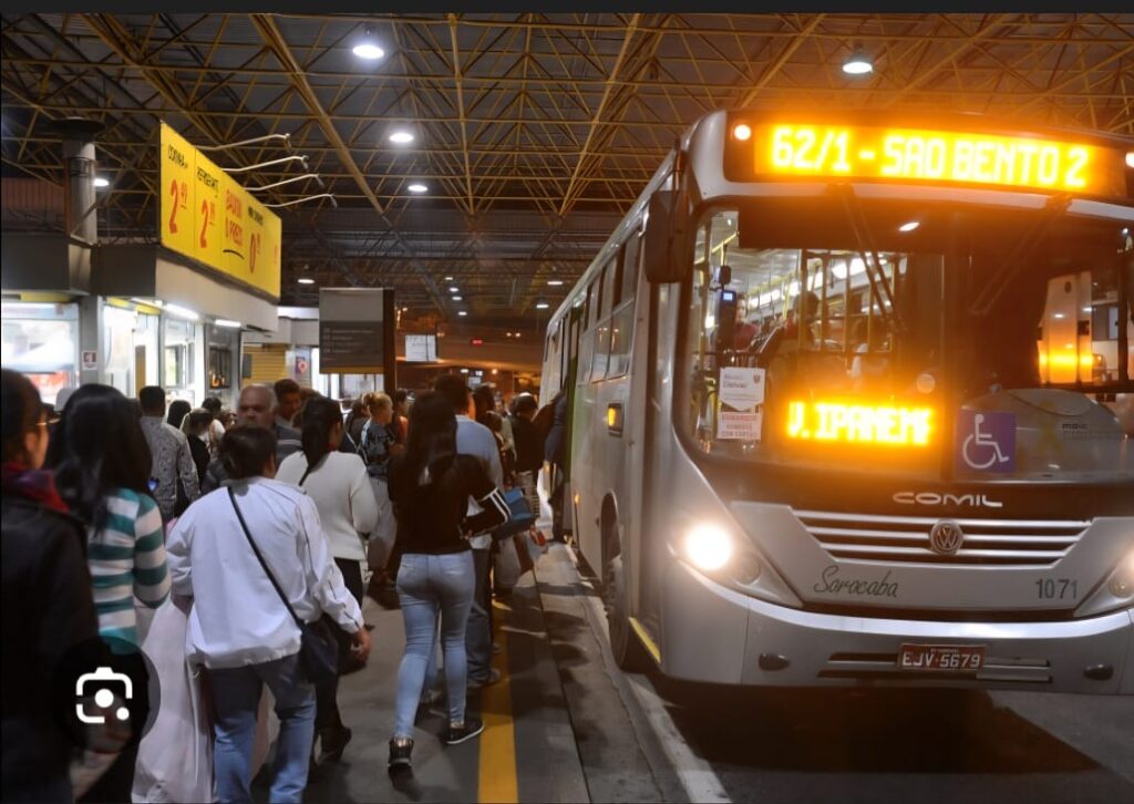 Prefeito de Sorocaba revoga passe-livre estudantil e aumenta tarifas de ônibus
