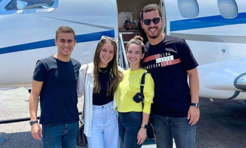 Vamos voar de jatinho. O dono é banqueiro também