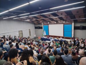 Técnicos administrativos da UERJ preparam greve após assembléia histórica; docentes já iniciaram paralisação. Todo apoio!