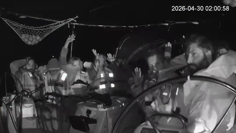 Barco com os brasileiros Mandi Coelho e Thiago Ávila é interceptado por forças identificadas como de Israel no Mediterrâneo