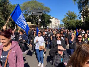 Profissionais da Educação da rede pública de Canoas (RS) fazem uma das maiores greves da categoria
